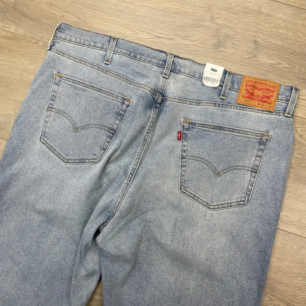 Levi's 541 Athletic Taper Jeans Mens 42x32 Light Wash Stretch Distressed